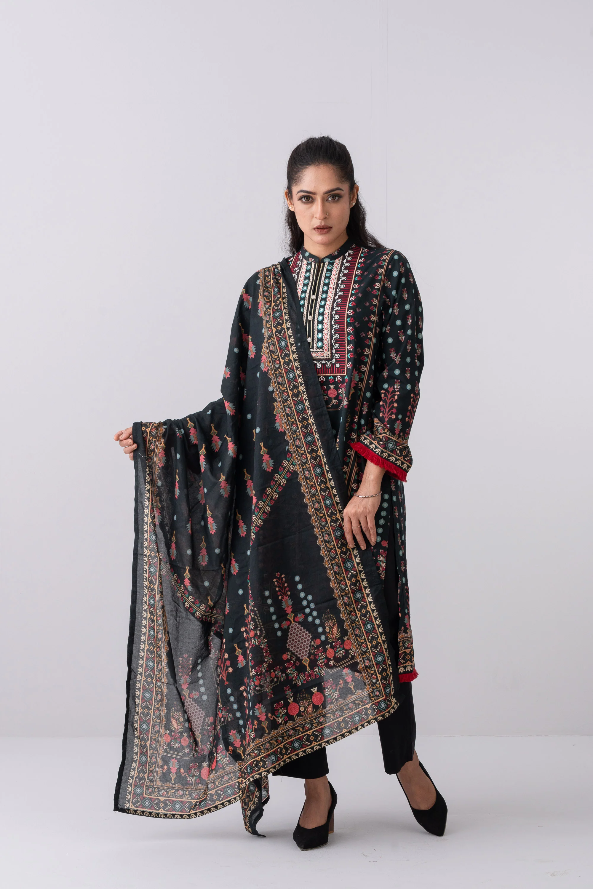 Relaxed Fit Digital Printed Two-Piece Lawn Kameez Suit - Image 6