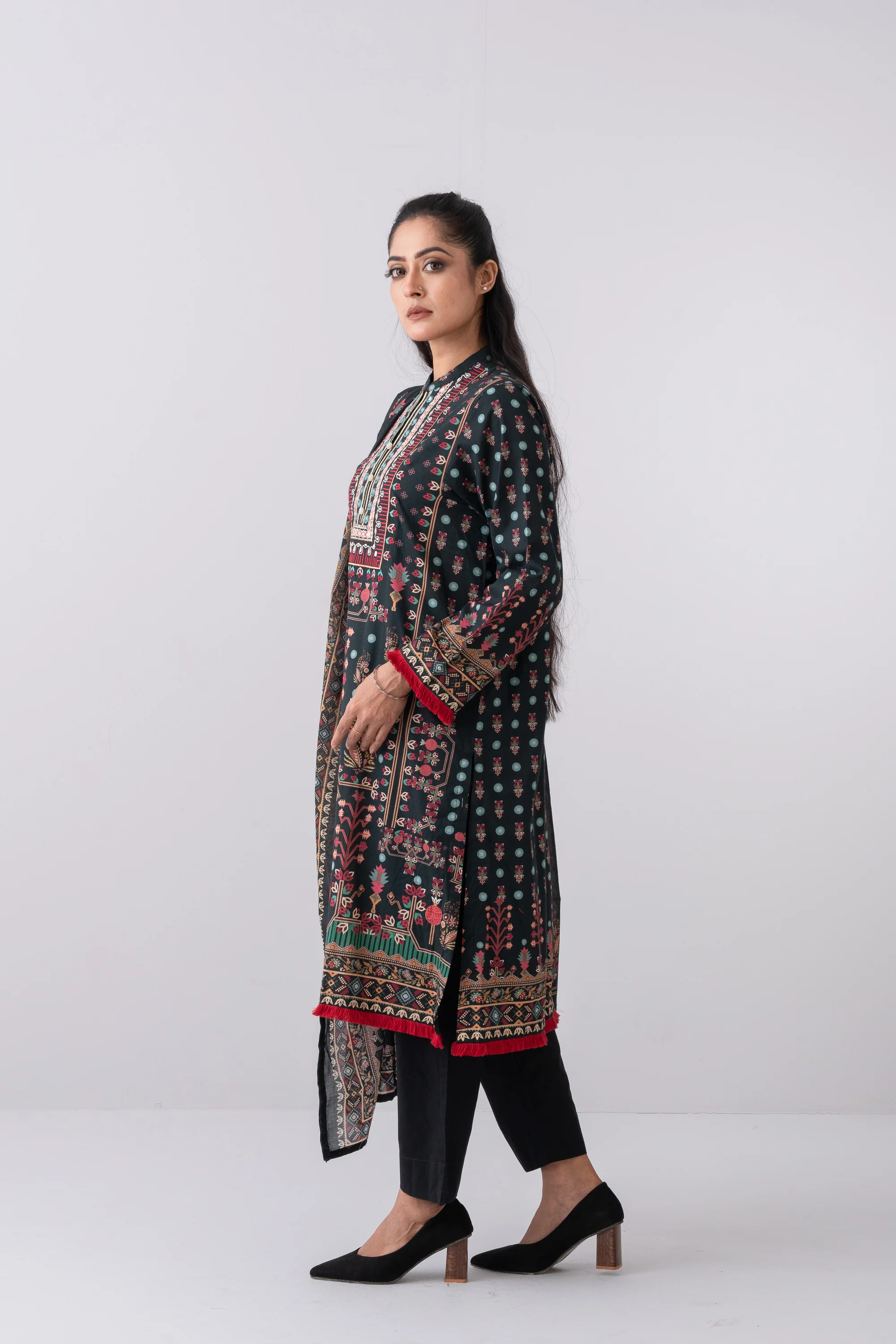 Relaxed Fit Digital Printed Two-Piece Lawn Kameez Suit - Image 7