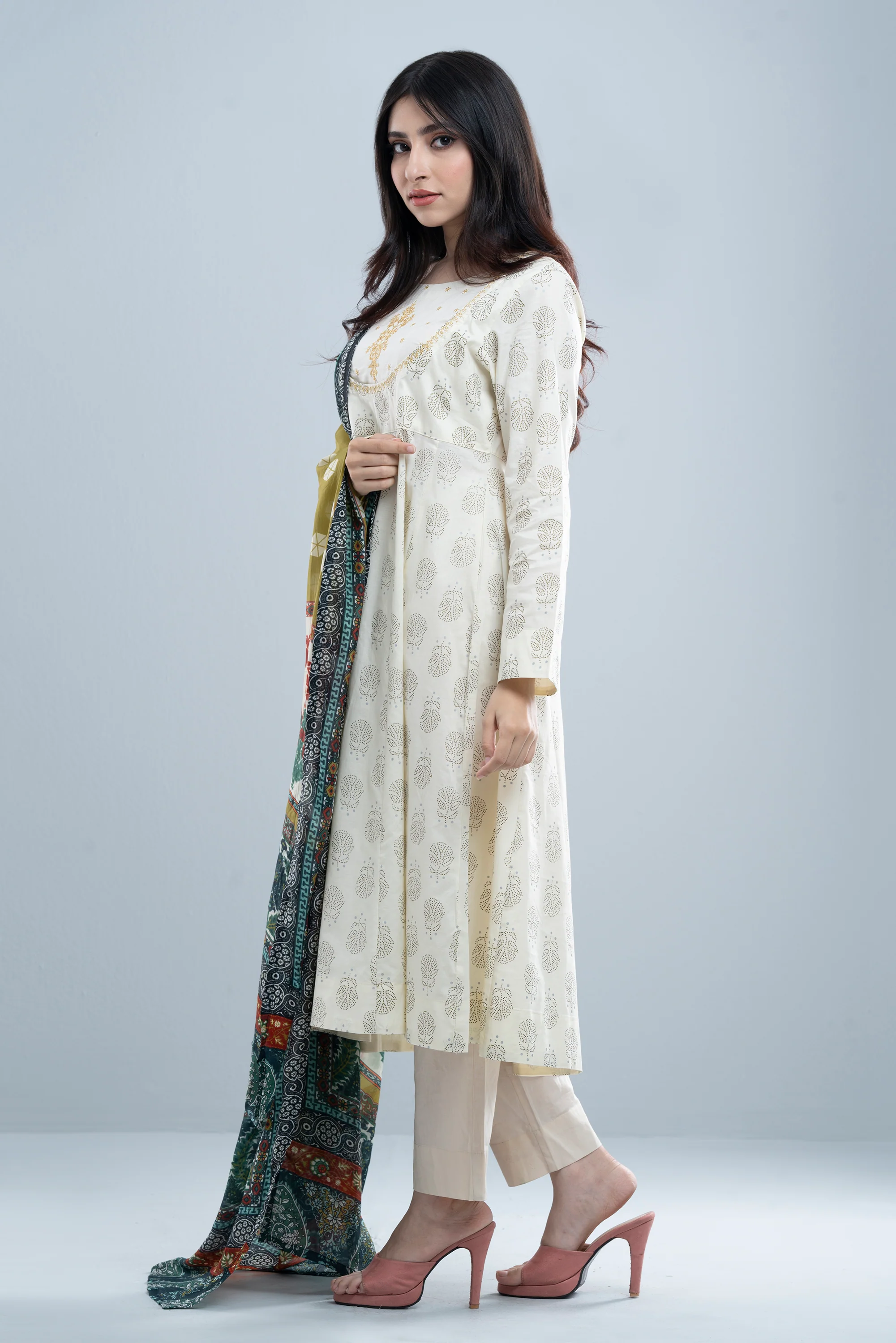 Smart Fit Embroidered Two-Piece Lawn with Silk Dupatta - Image 4