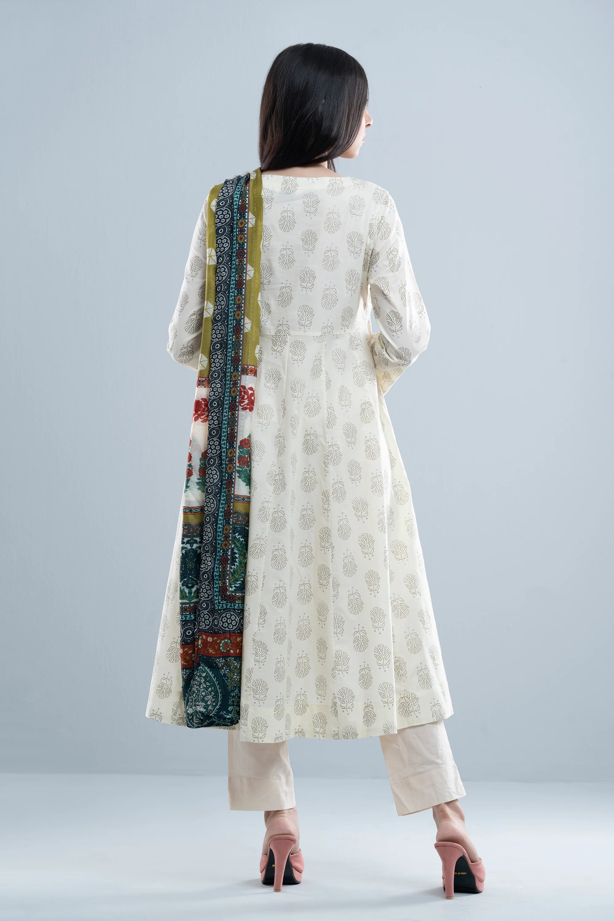 Smart Fit Embroidered Two-Piece Lawn with Silk Dupatta - Image 6