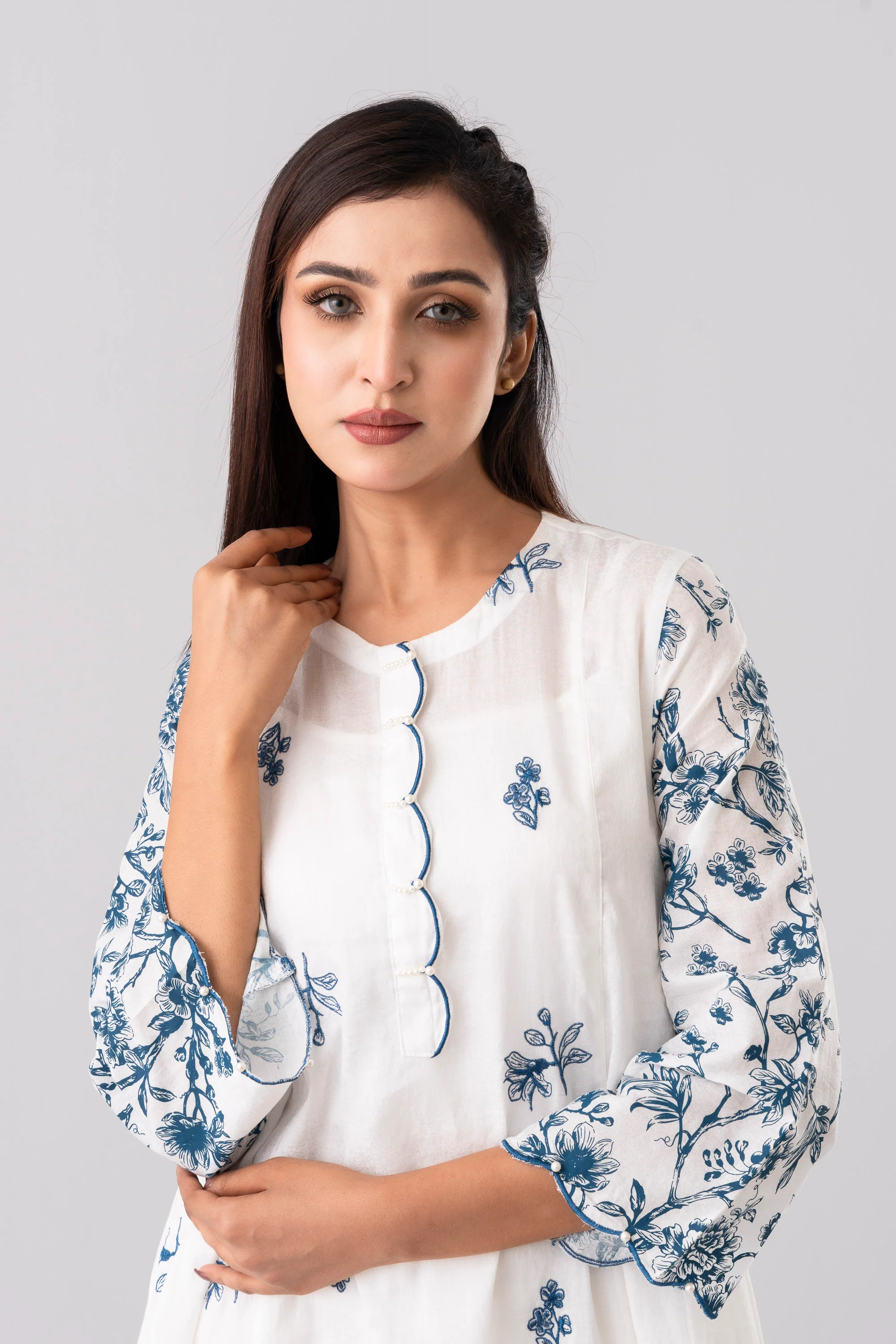 Smart Fit Floral Embroidered Two-Piece Semi-Formal Ethnic Set - Image 11