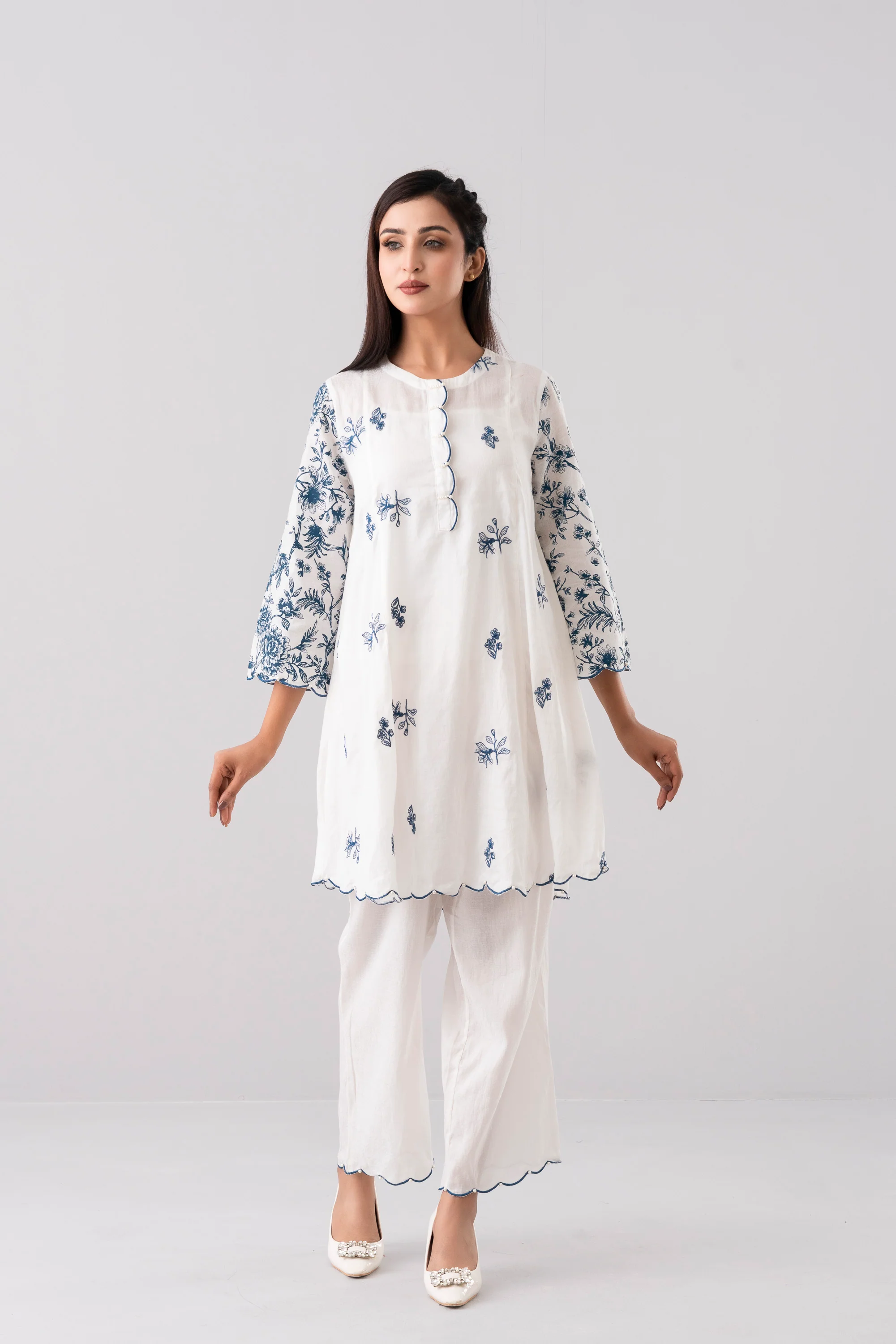Smart Fit Floral Embroidered Two-Piece Semi-Formal Ethnic Set - Image 7