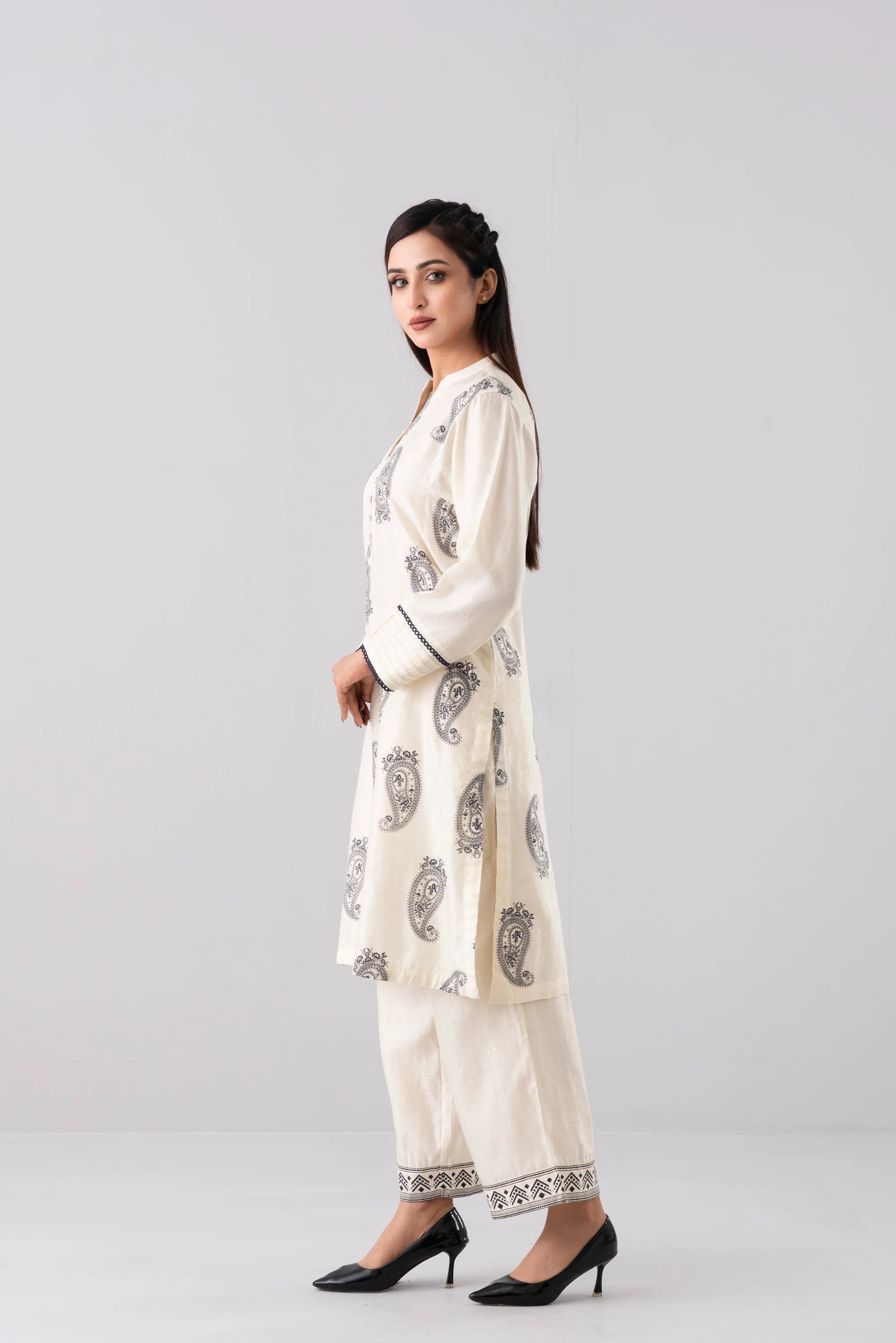 Relaxed Fit Semi-Formal Two-Piece Ethnic Set - Image 9