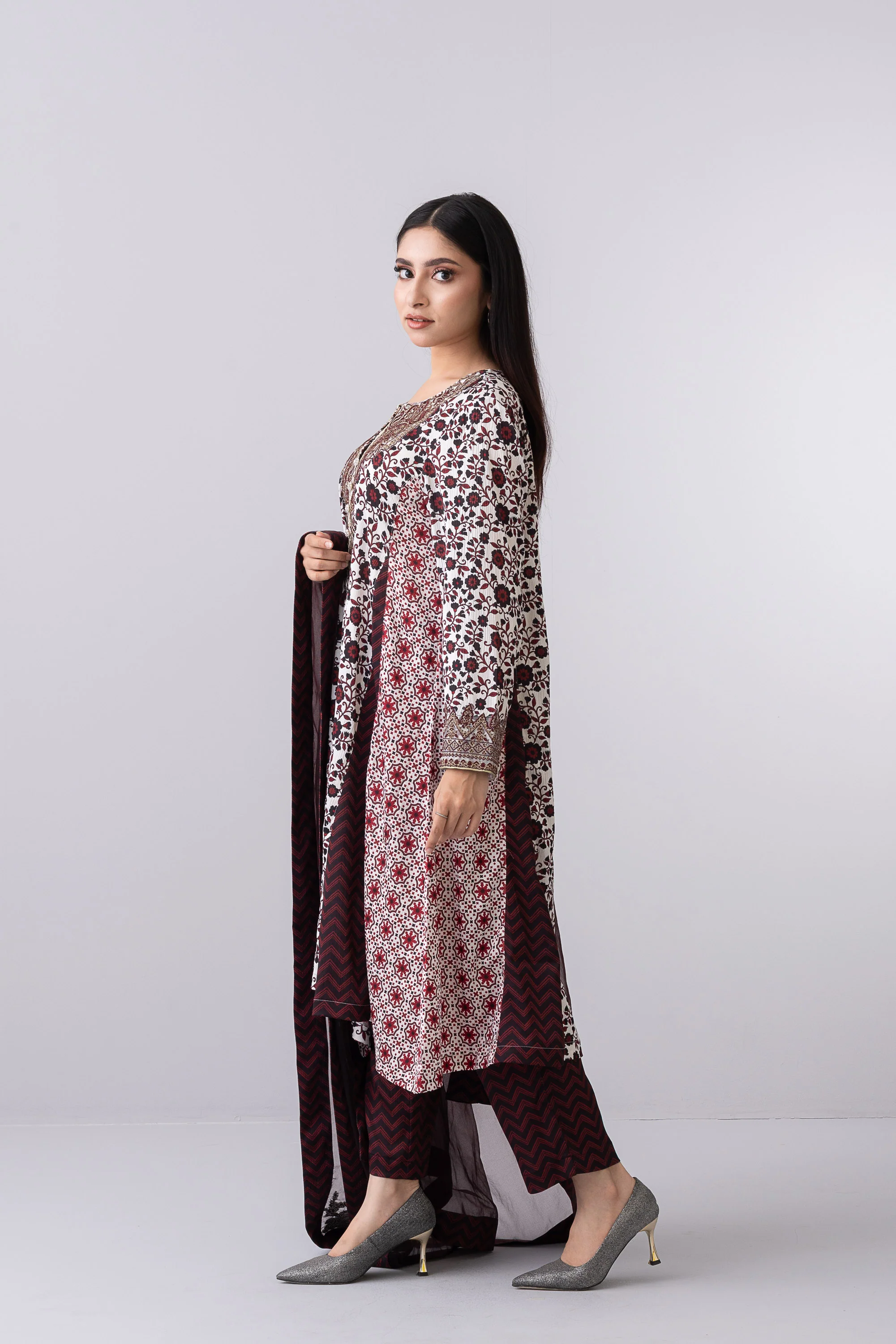 Smart Fit Embellished Three-Piece Formal Set with Organza Dupatta - Image 10