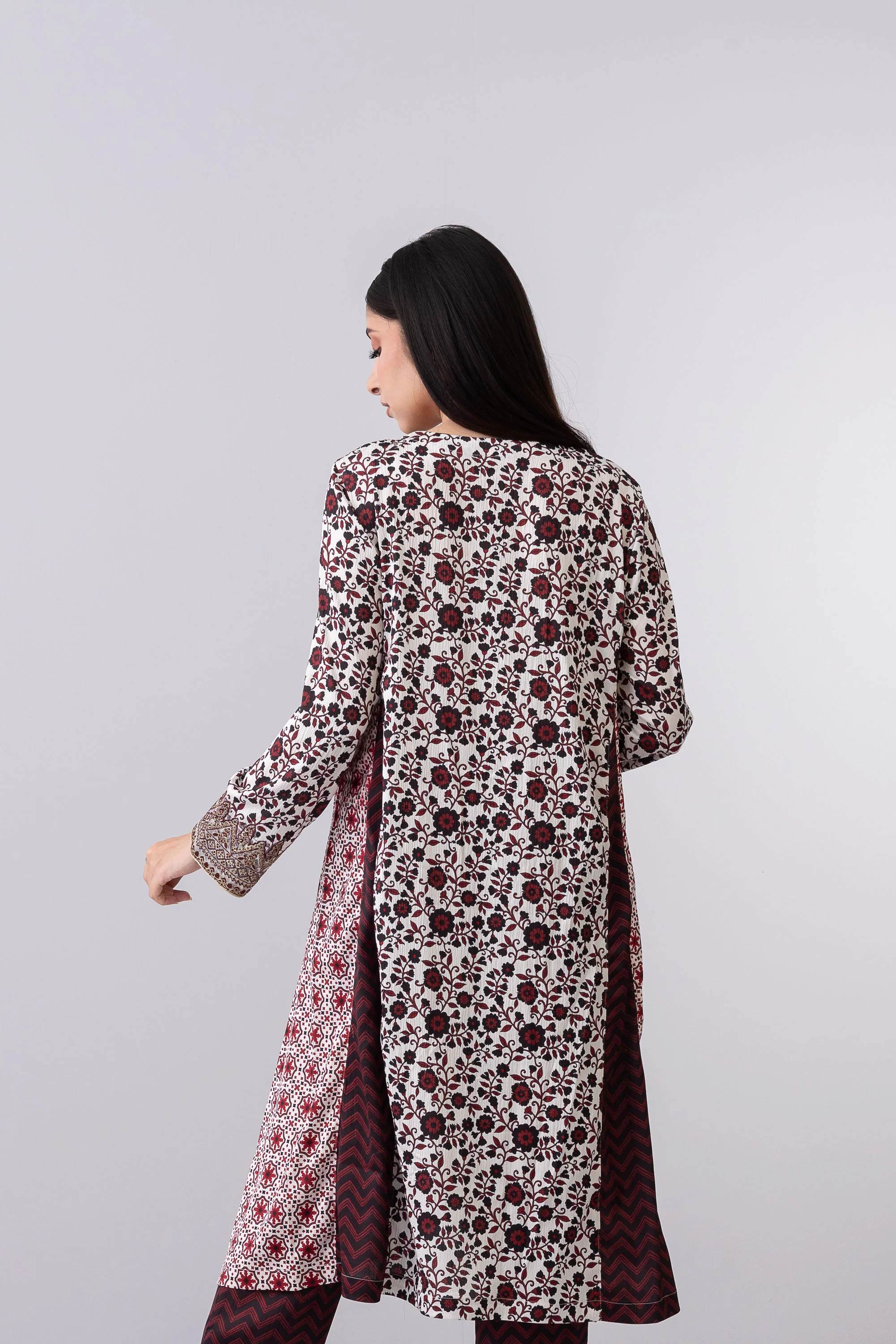 Smart Fit Embellished Three-Piece Formal Set with Organza Dupatta - Image 11