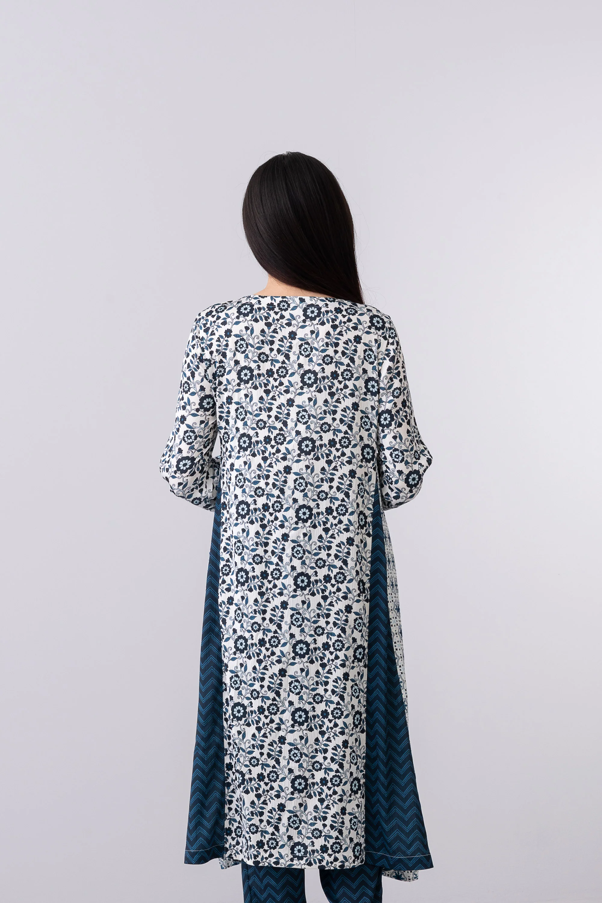 Smart Fit Embellished Three-Piece Formal Set with Organza Dupatta - Image 5