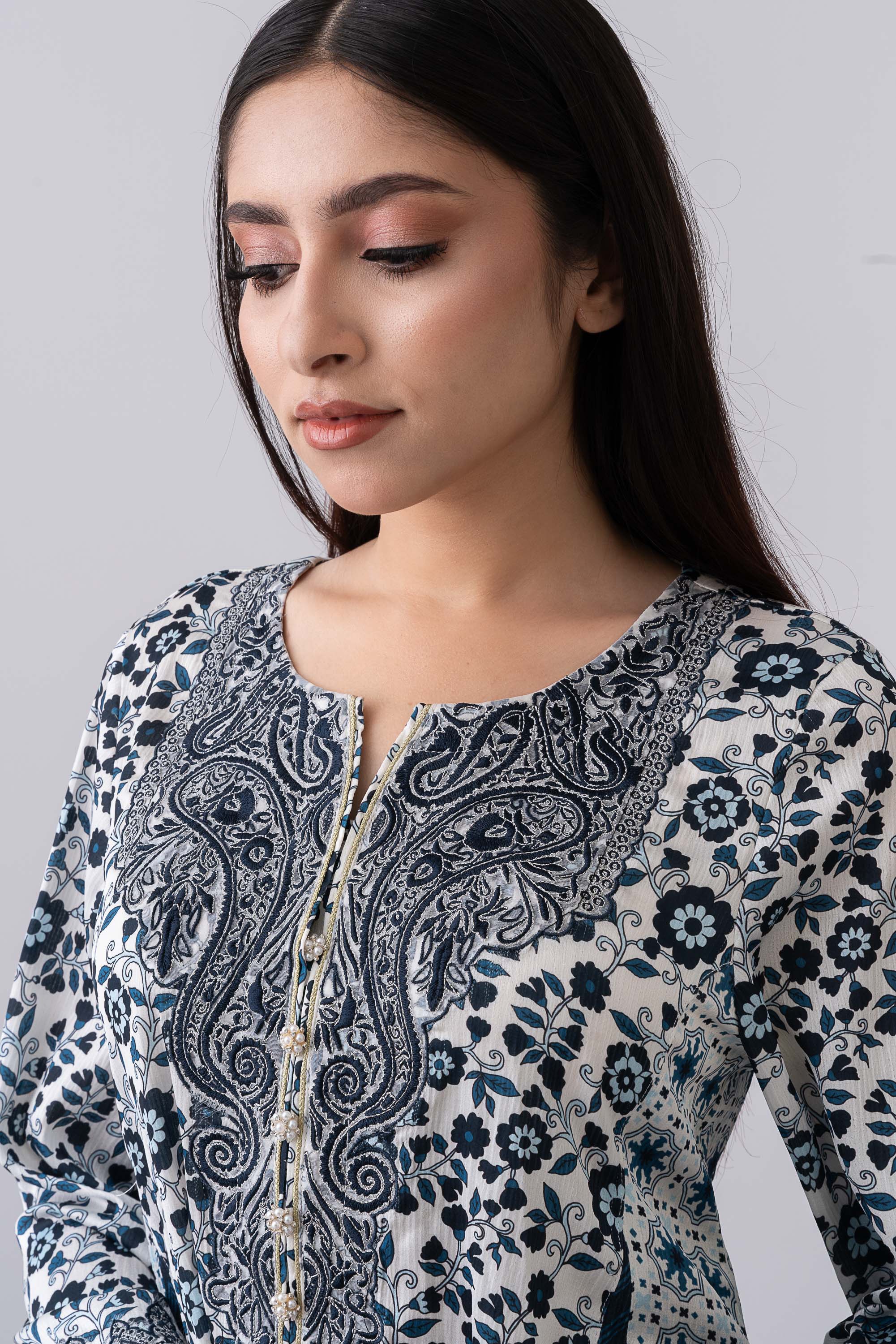 Smart Fit Embellished Three-Piece Formal Set with Organza Dupatta - Image 6