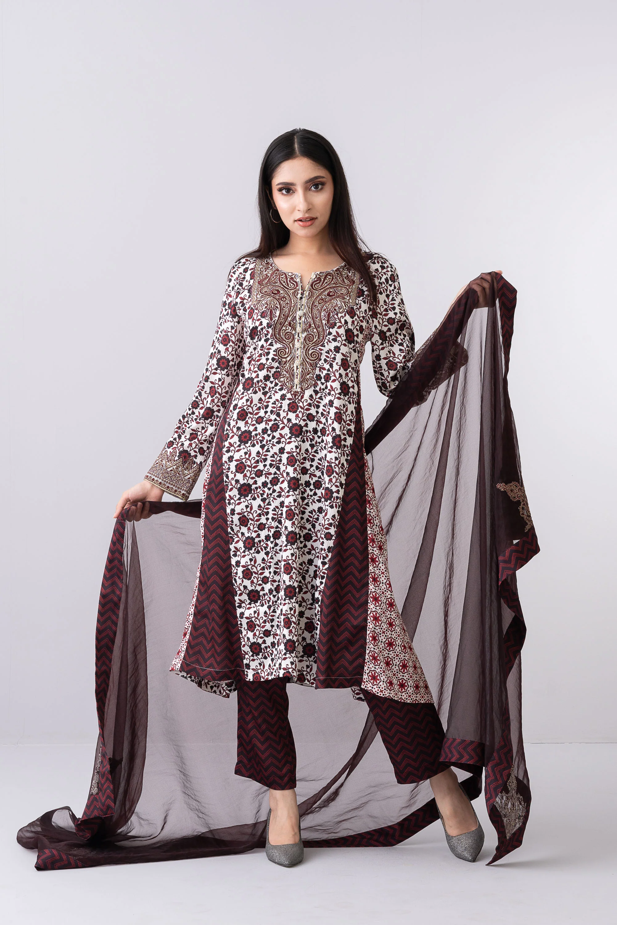 Smart Fit Embellished Three-Piece Formal Set with Organza Dupatta - Image 8