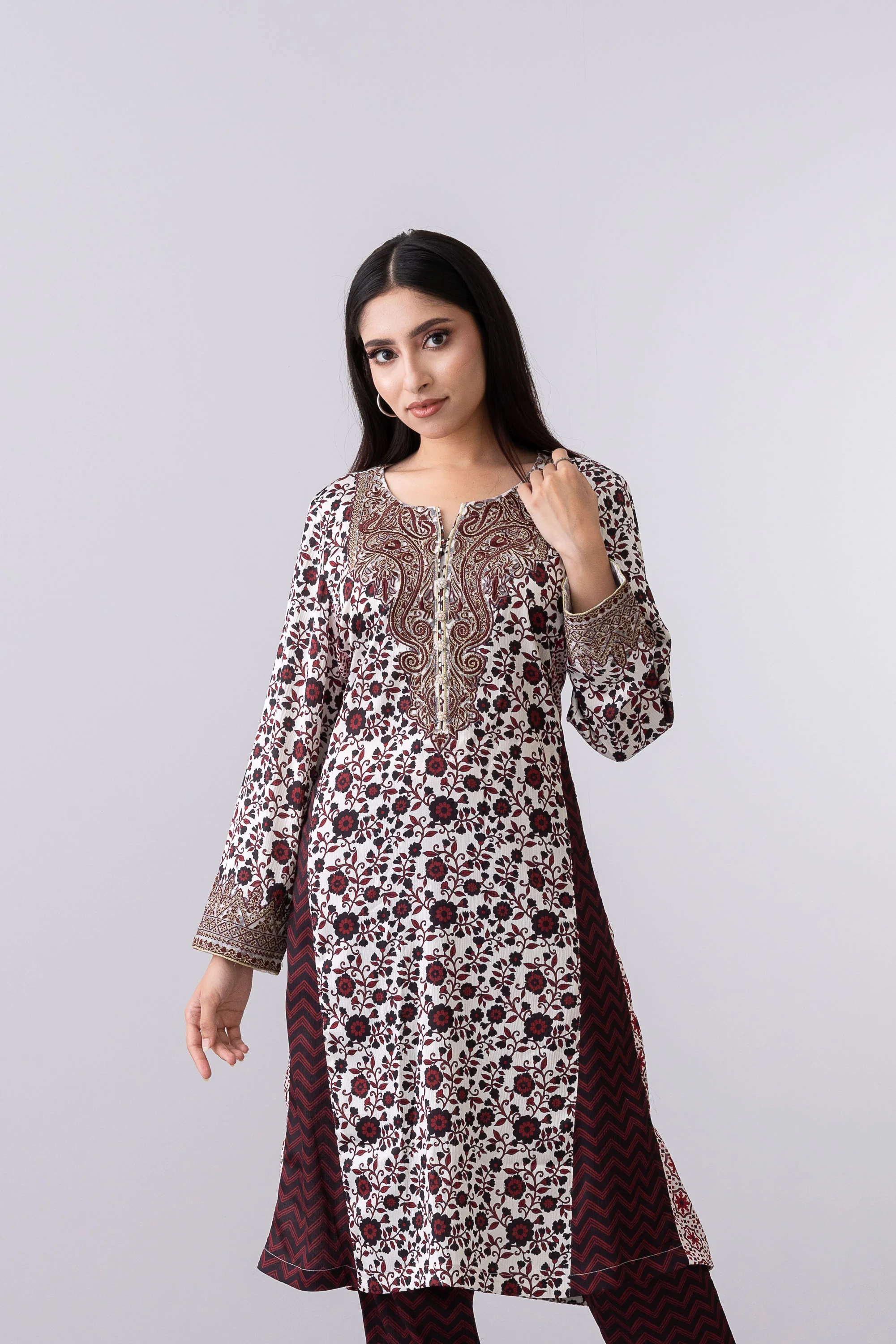 Smart Fit Embellished Three-Piece Formal Set with Organza Dupatta - Image 9