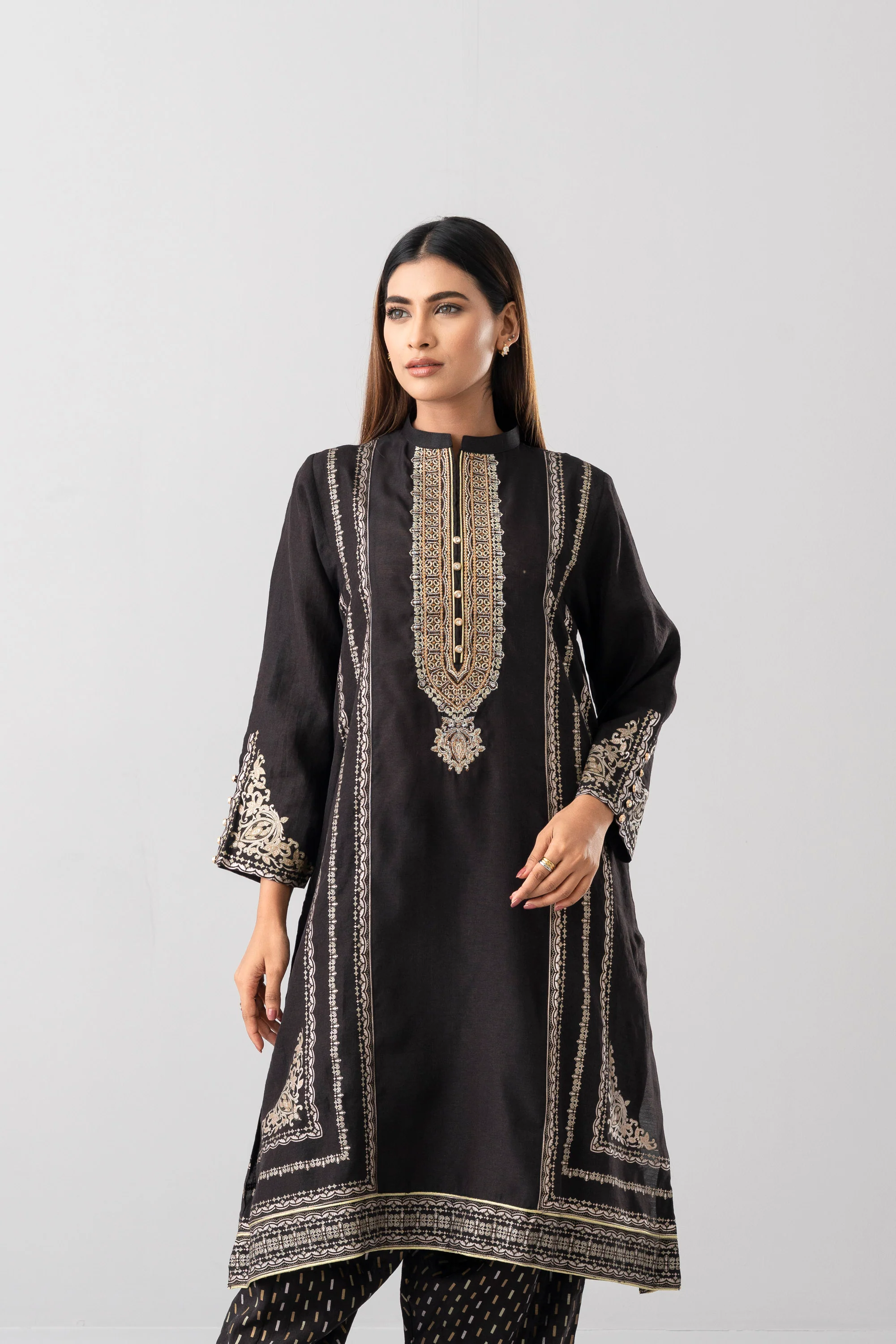Relaxed Fit Embroidered Three-Piece Ethnic Set with Organza Dupatta - Image 10