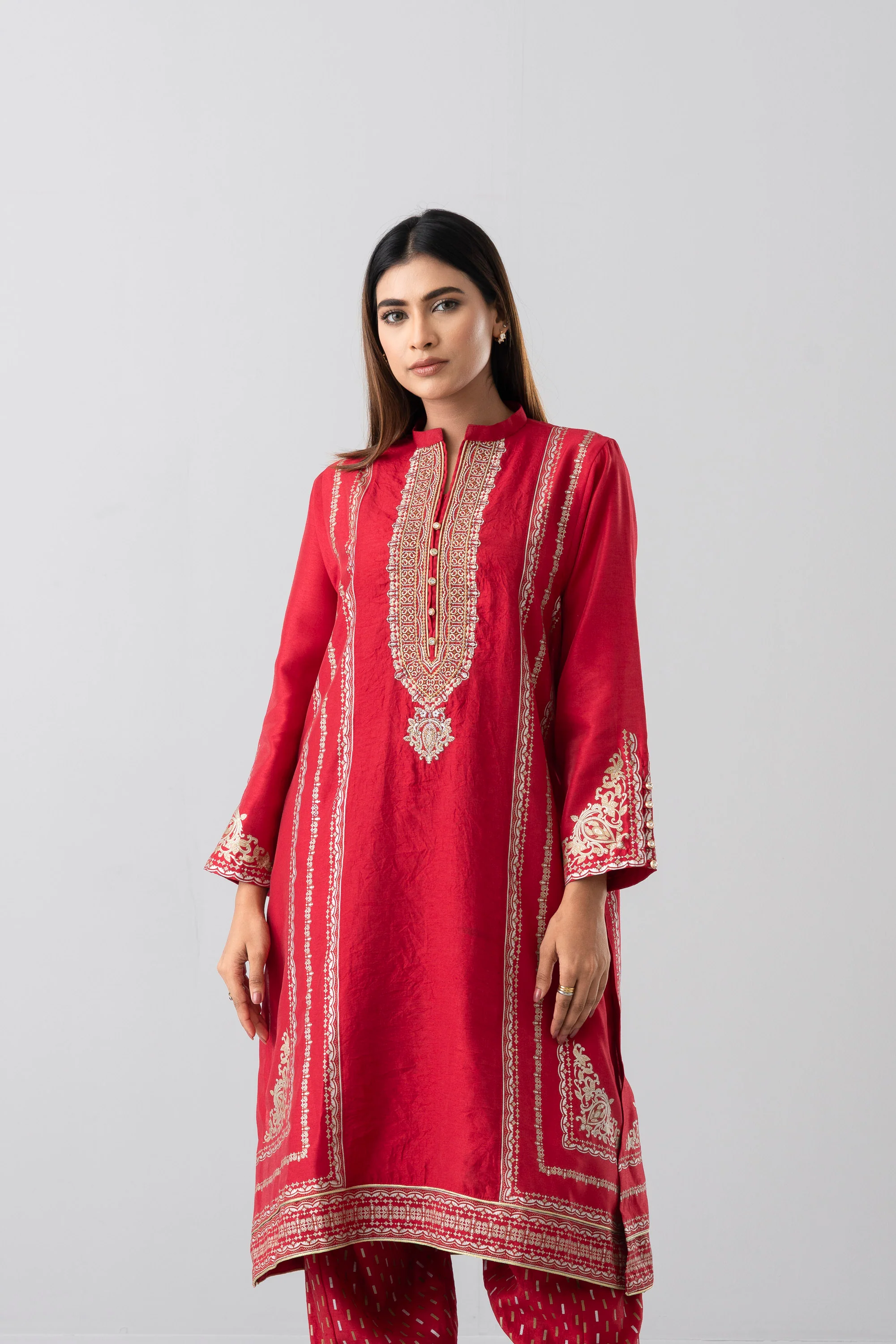 Relaxed Fit Embroidered Three-Piece Ethnic Set with Organza Dupatta - Image 4
