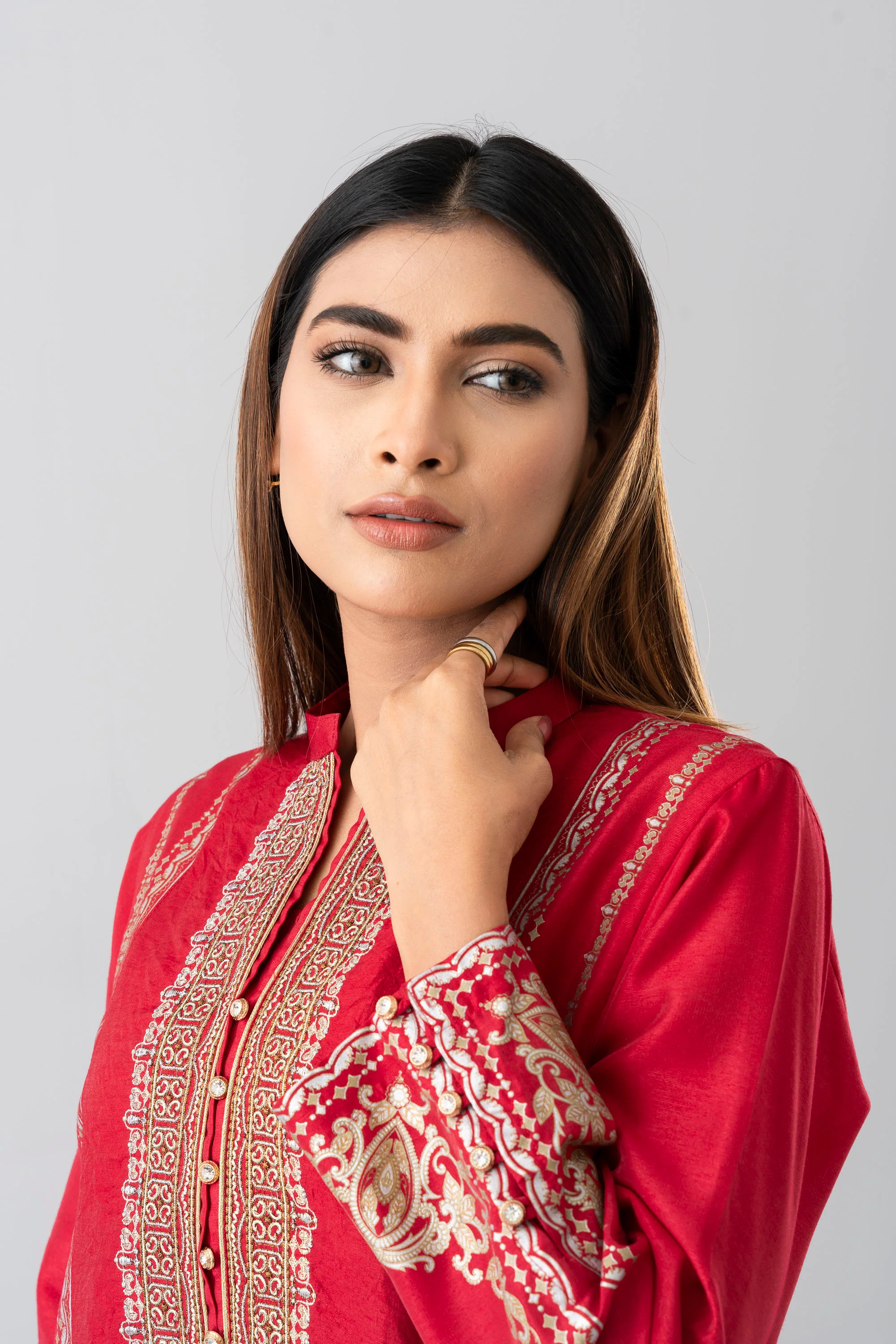Relaxed Fit Embroidered Three-Piece Ethnic Set with Organza Dupatta - Image 5