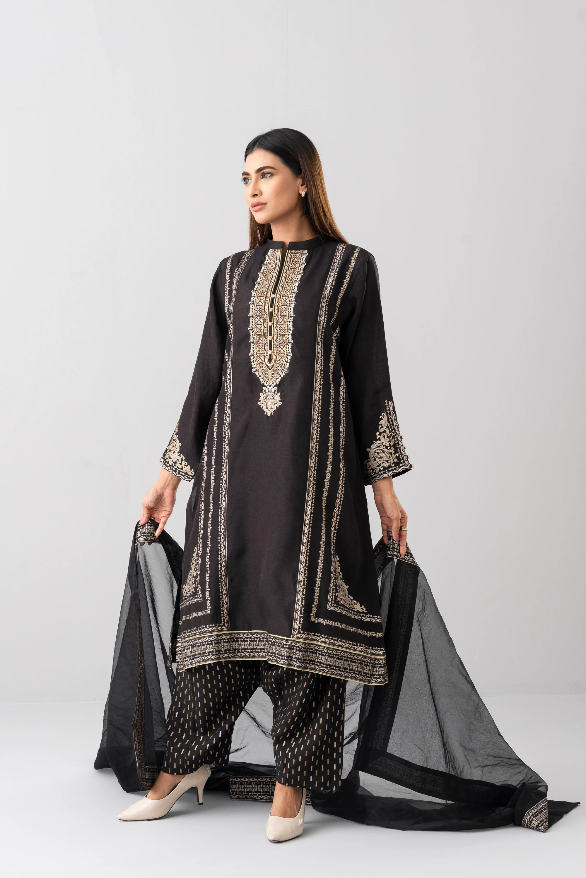 Relaxed Fit Embroidered Three-Piece Ethnic Set with Organza Dupatta - Image 7