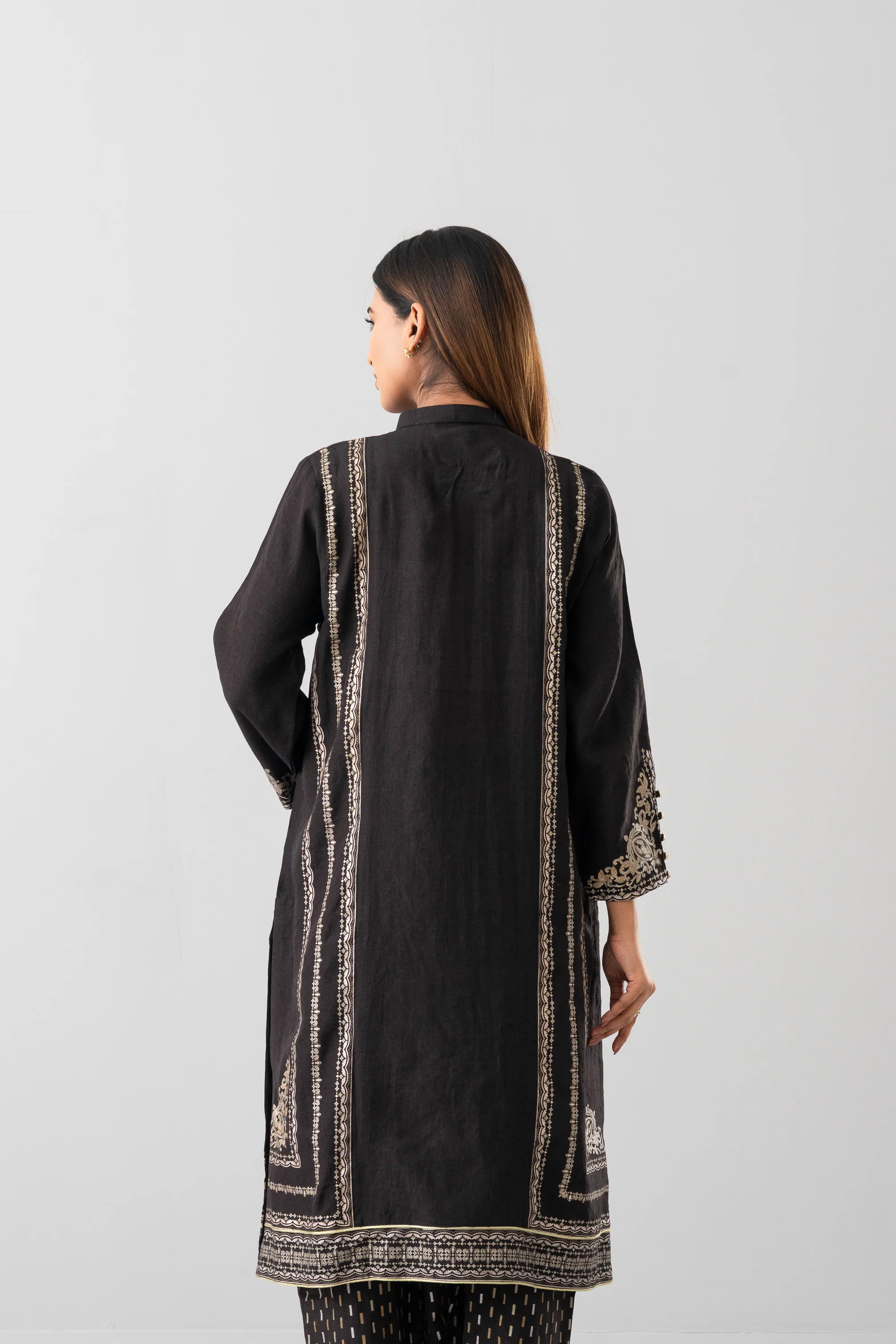 Relaxed Fit Embroidered Three-Piece Ethnic Set with Organza Dupatta - Image 9