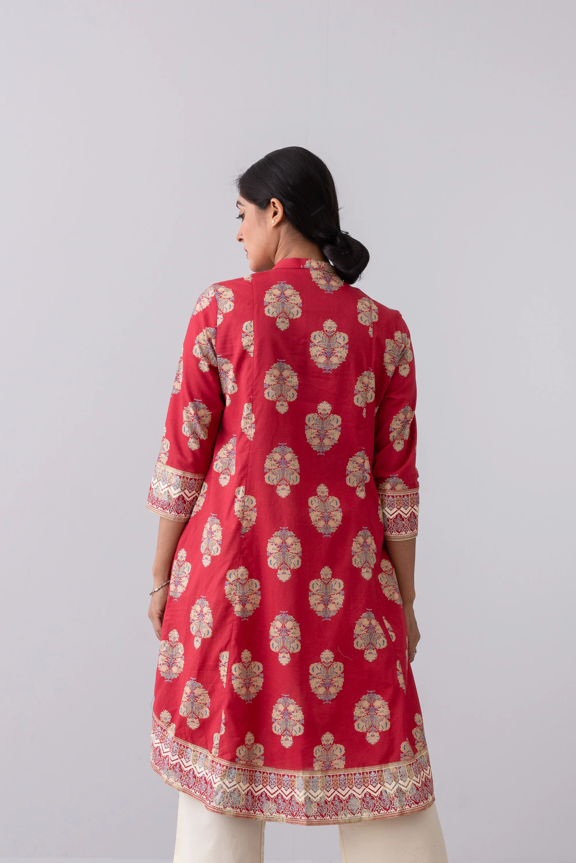 Relaxed Fit Embroidered Ethnic Kurta - Image 10