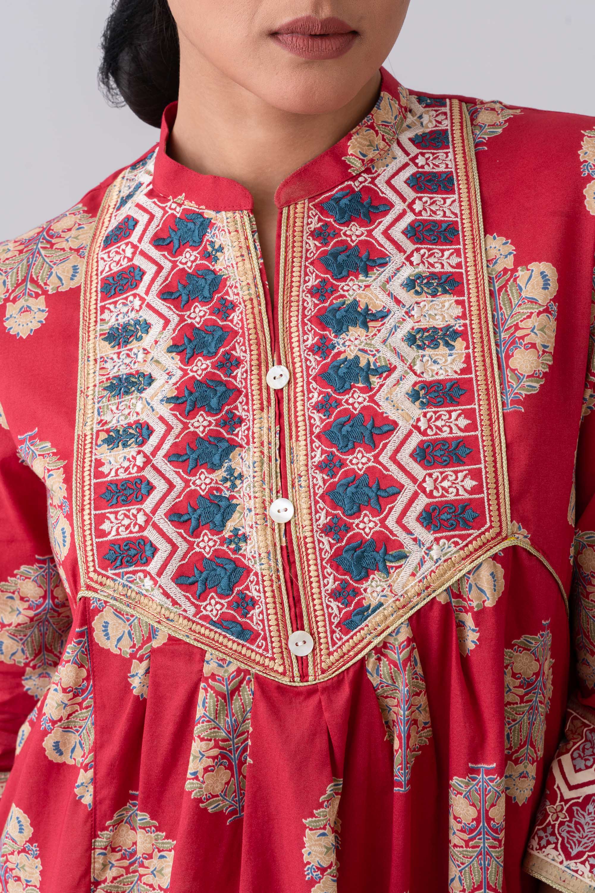 Relaxed Fit Embroidered Ethnic Kurta - Image 11