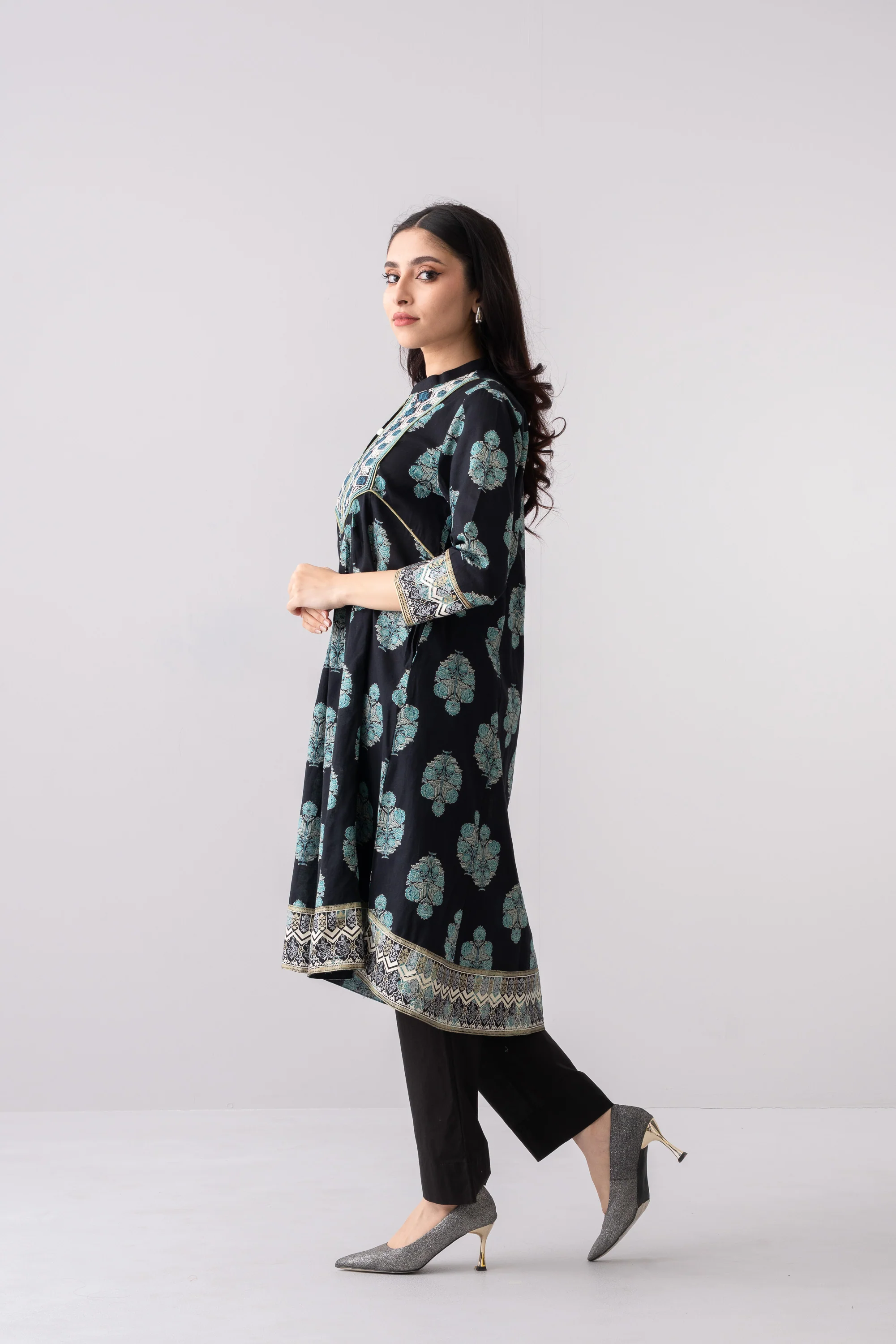 Relaxed Fit Embroidered Ethnic Kurta - Image 3