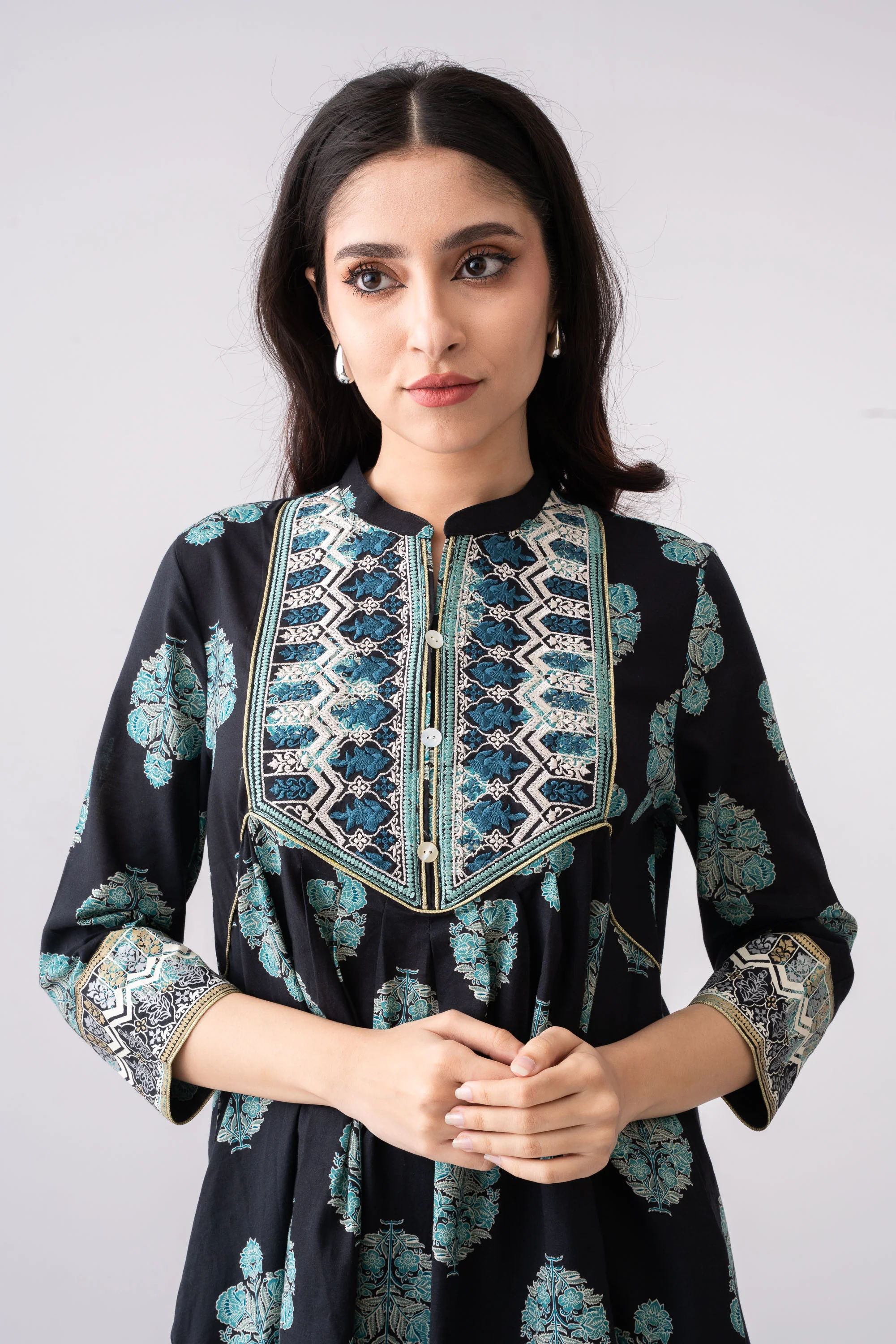 Relaxed Fit Embroidered Ethnic Kurta - Image 5