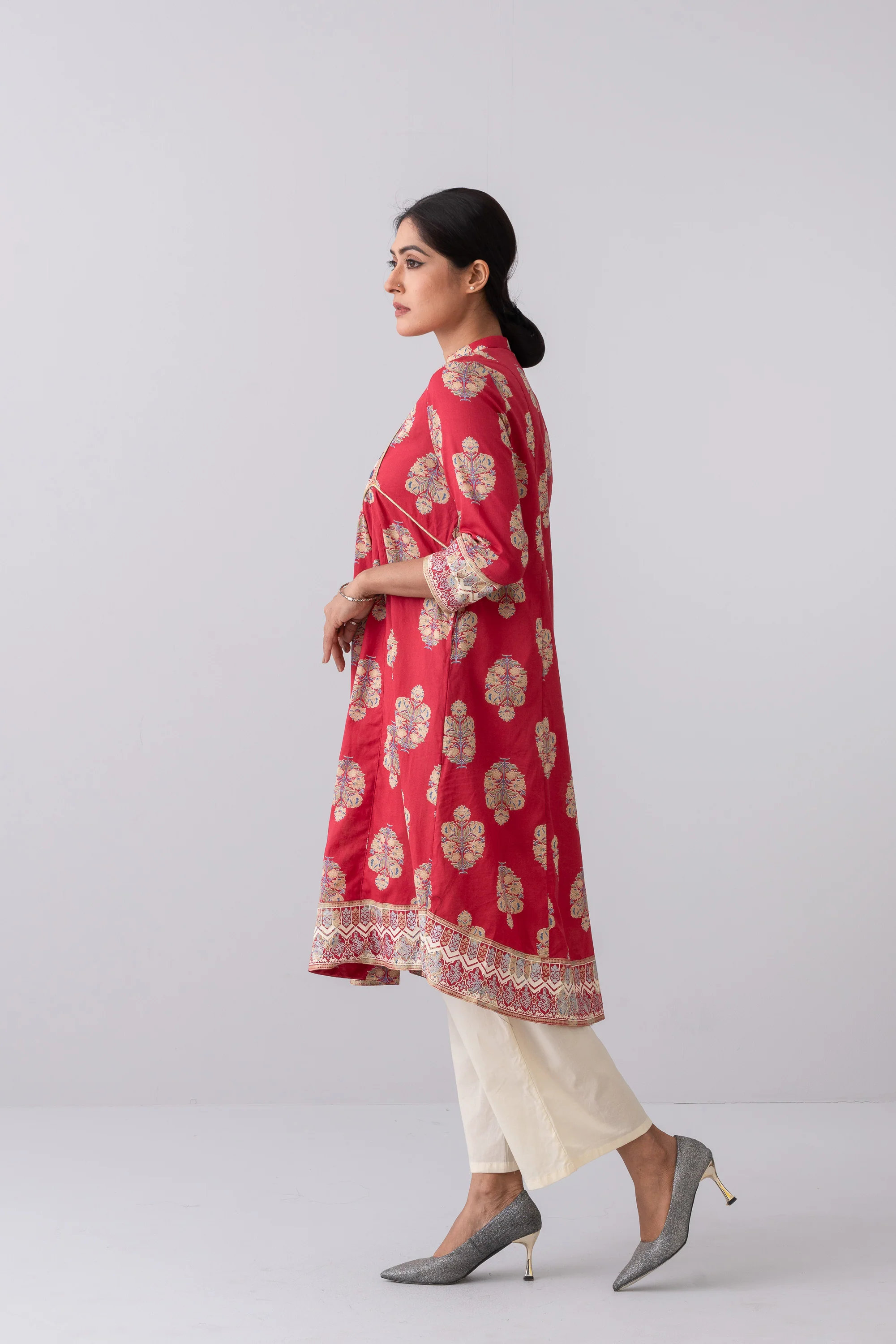 Relaxed Fit Embroidered Ethnic Kurta - Image 9