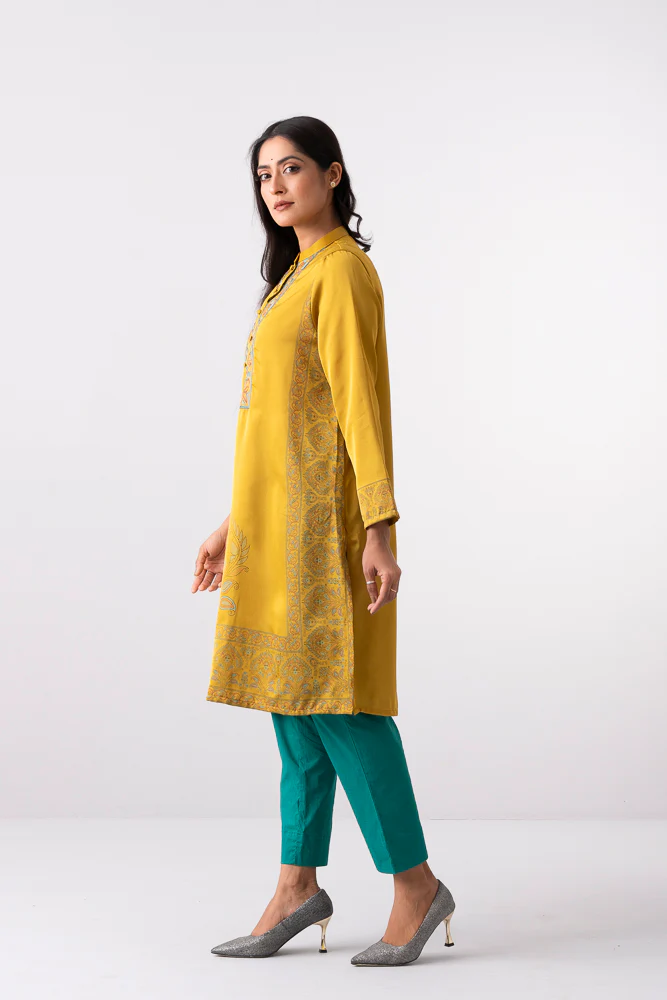 Relaxed Fit Embroidered Silk Ethnic Kurta - Image 3