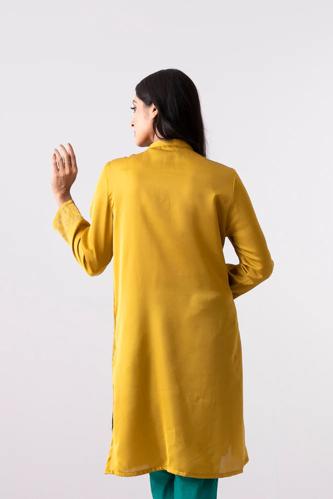 Relaxed Fit Embroidered Silk Ethnic Kurta - Image 4