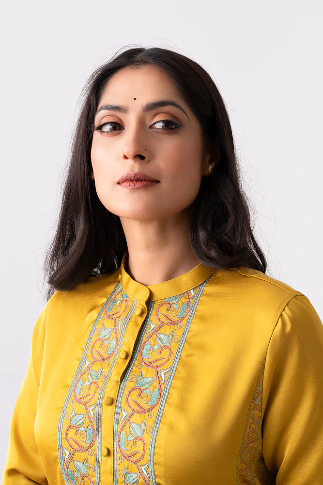 Relaxed Fit Embroidered Silk Ethnic Kurta - Image 5