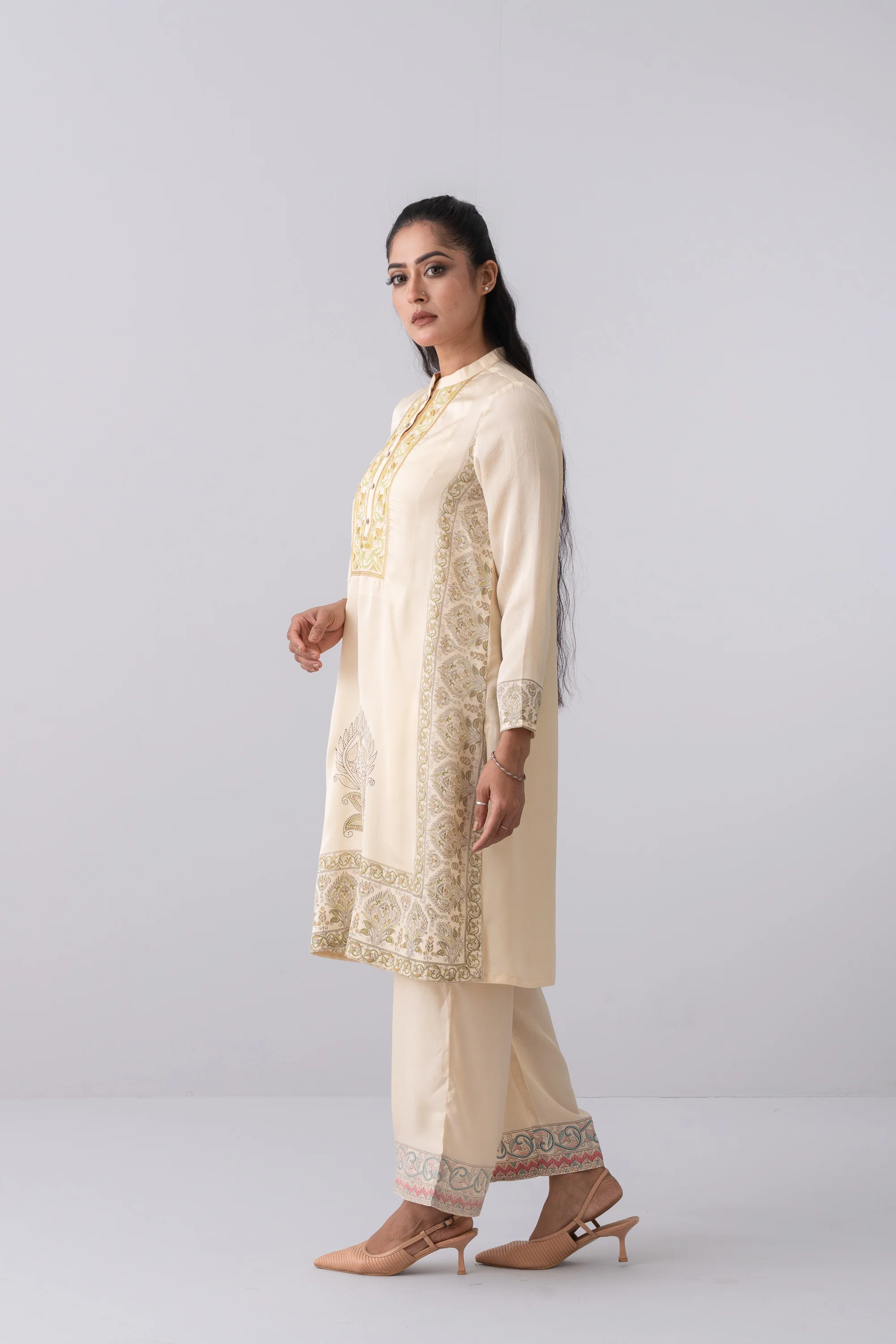 Relaxed Fit Embroidered Silk Ethnic Kurta - Image 9