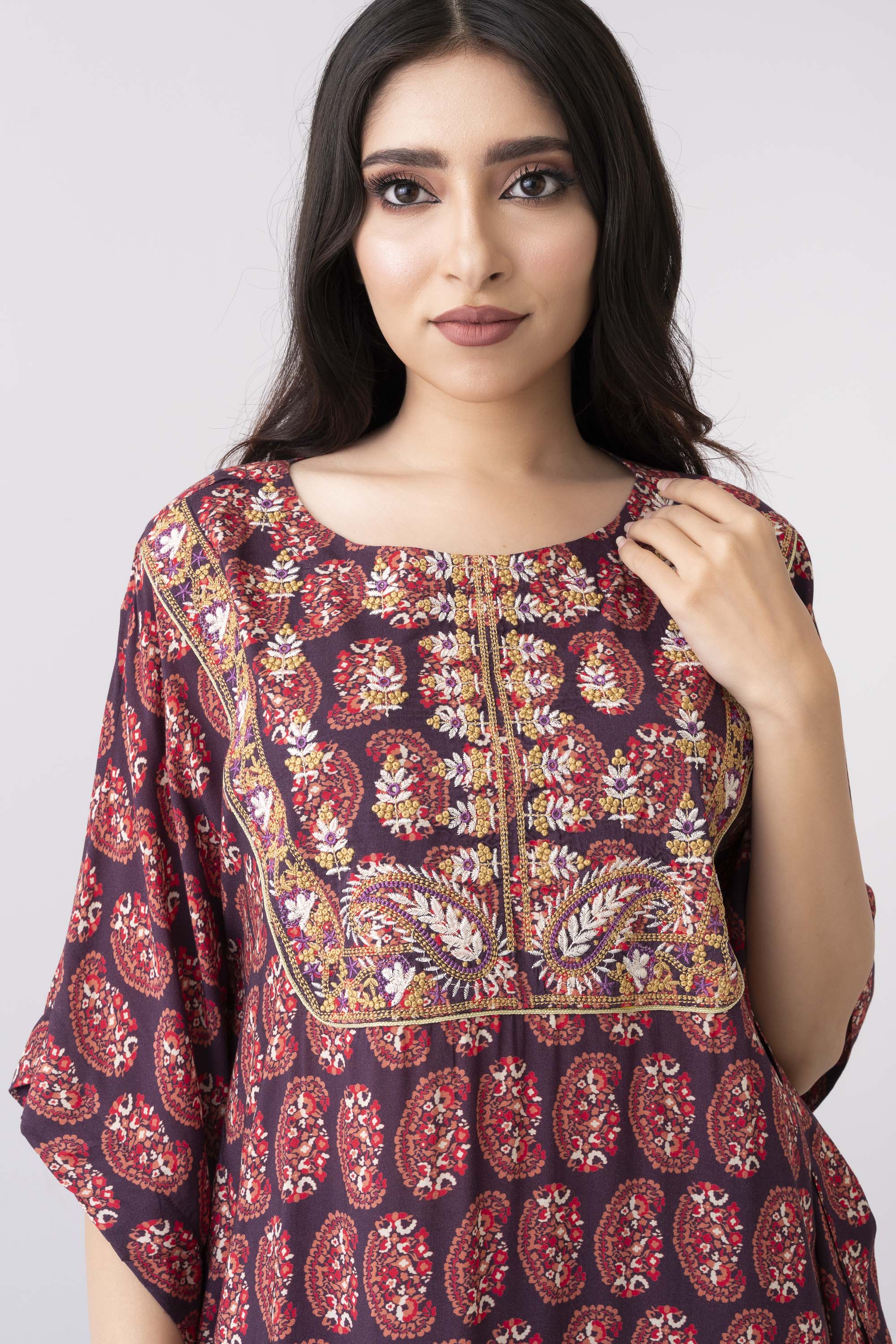 Relaxed Fit Embroidered Ethnic Kurti - Image 5
