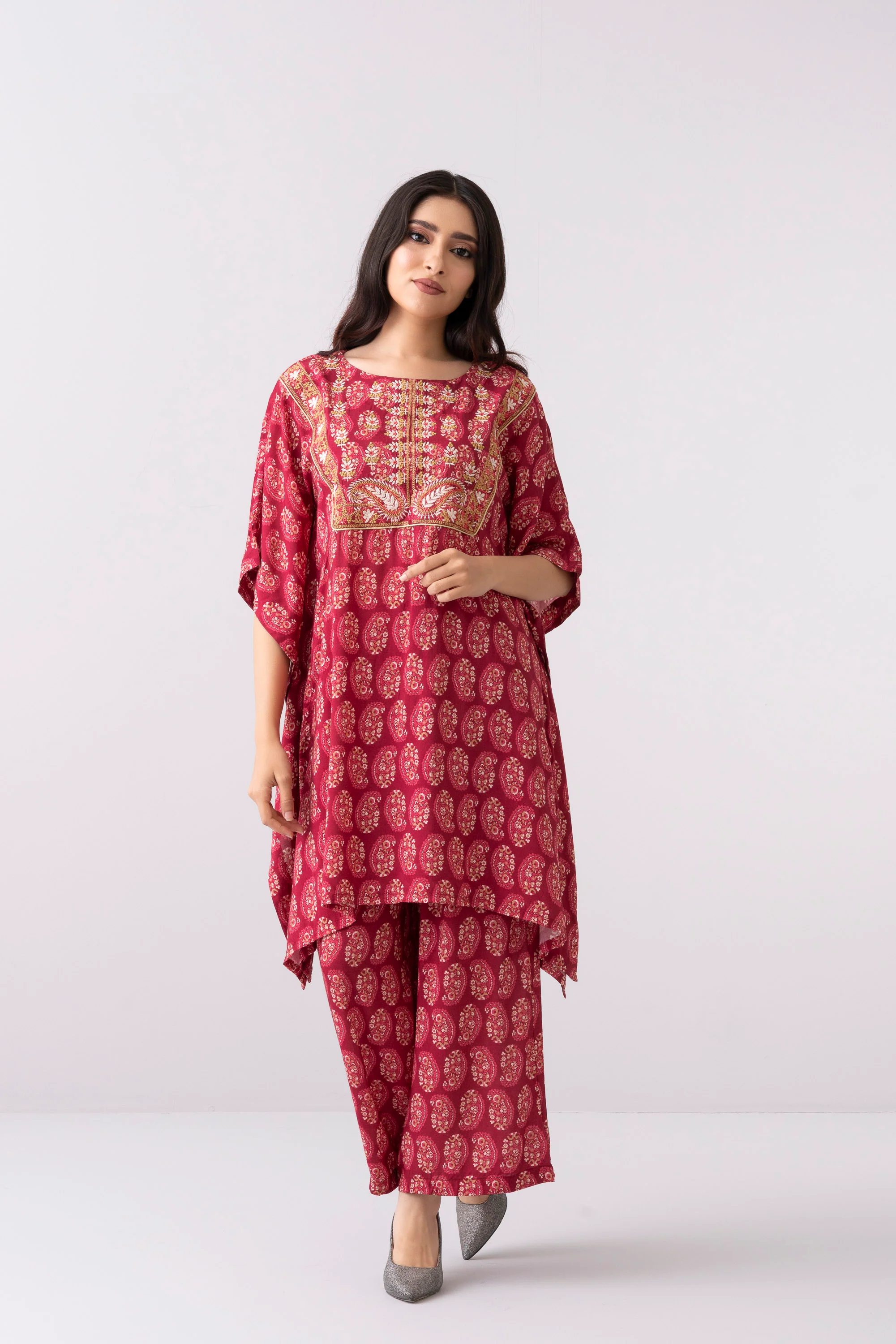 Relaxed Fit Embroidered Ethnic Kurti - Image 7