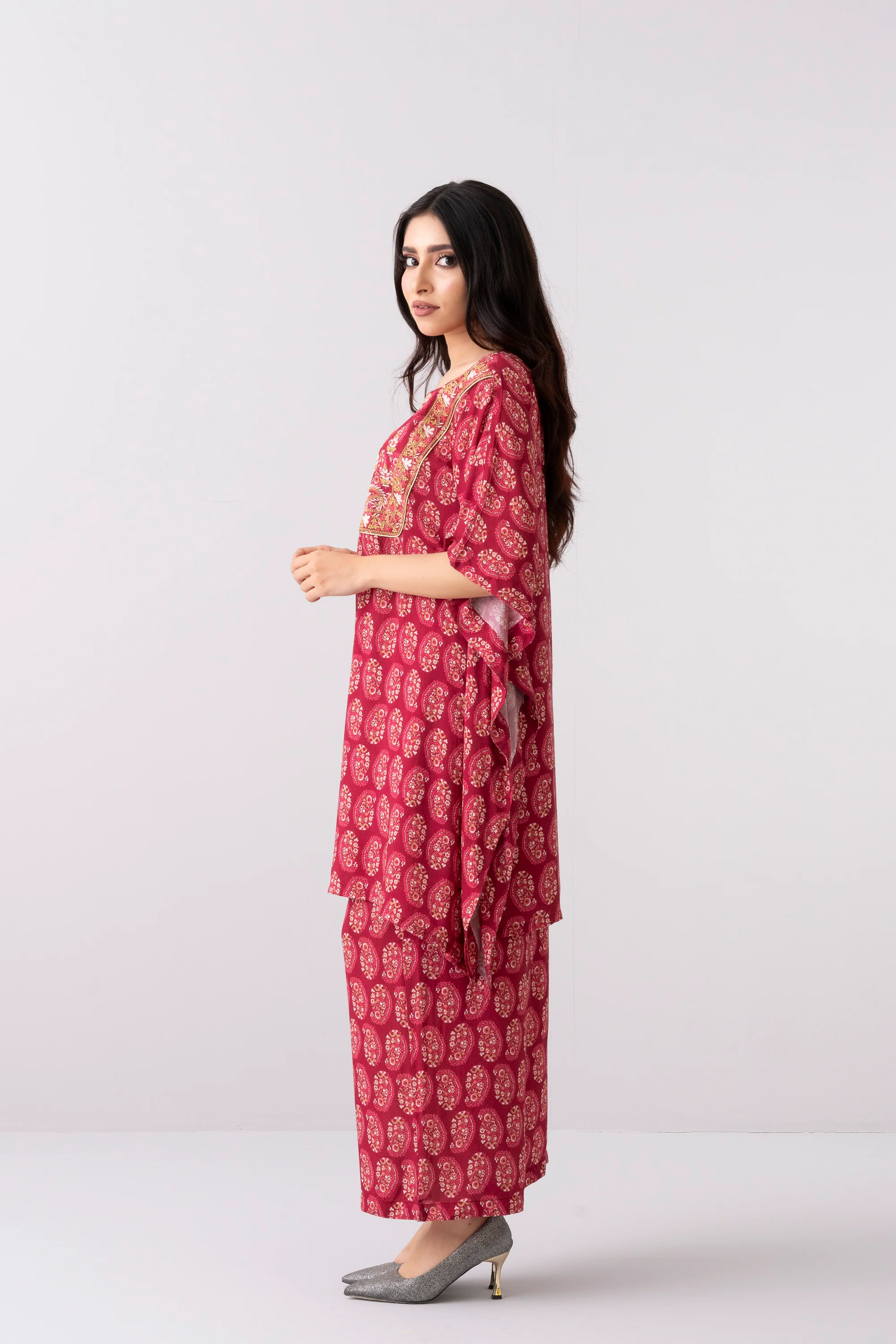 Relaxed Fit Embroidered Ethnic Kurti - Image 9