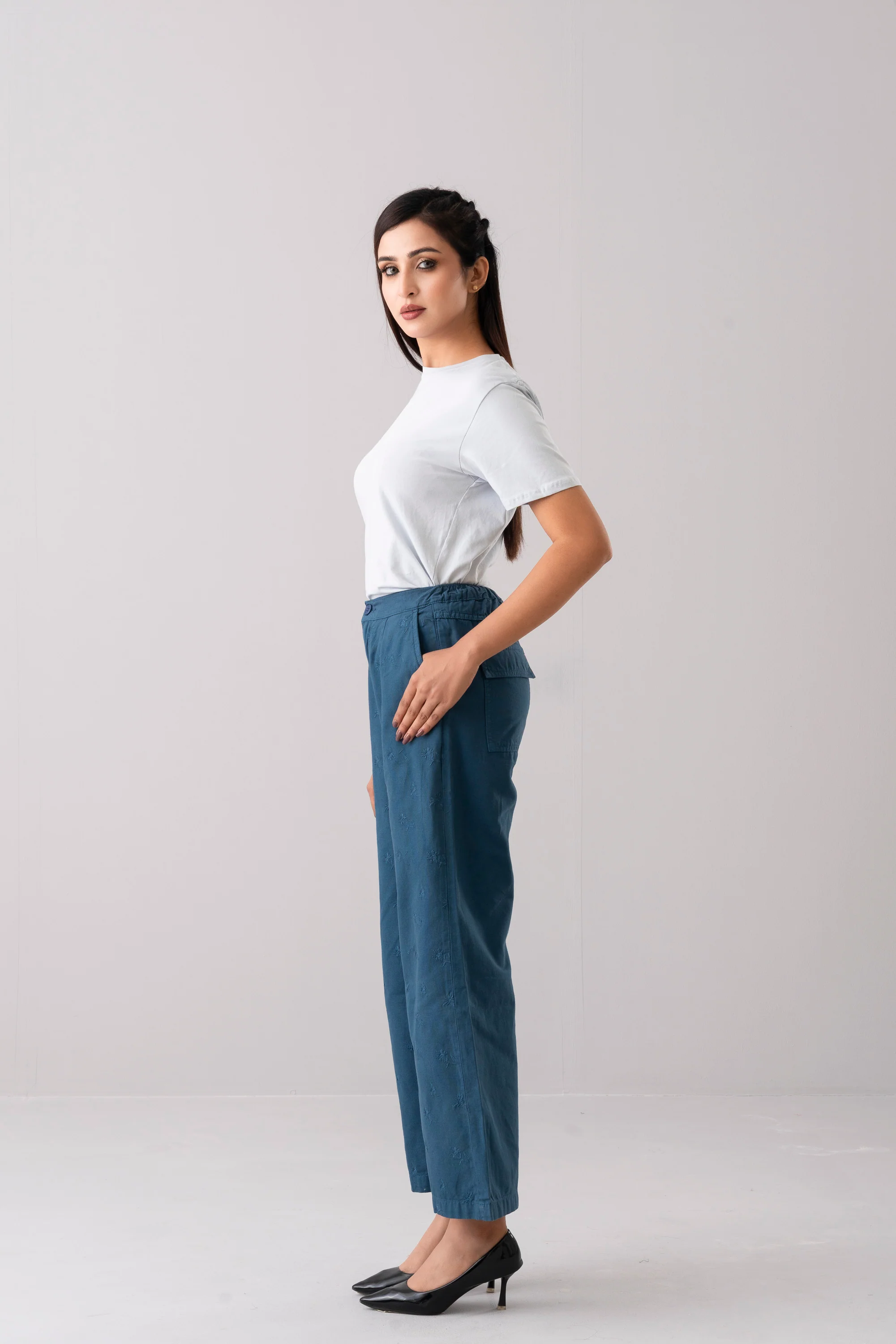 Wide-Leg Fashion Trouser - Image 3