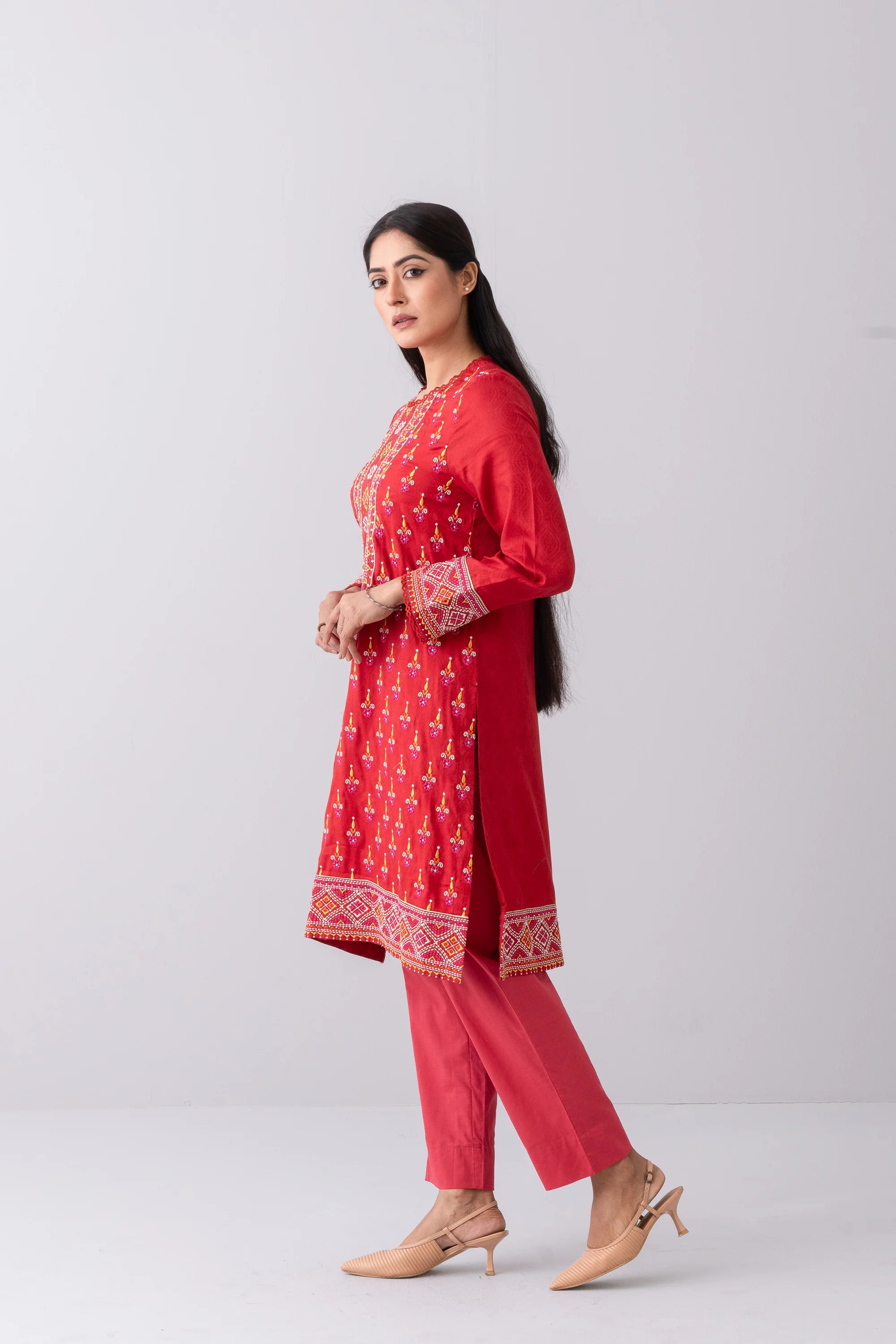 Smart Fit Mid-Length One-Piece Lawn Kurta - Image 3