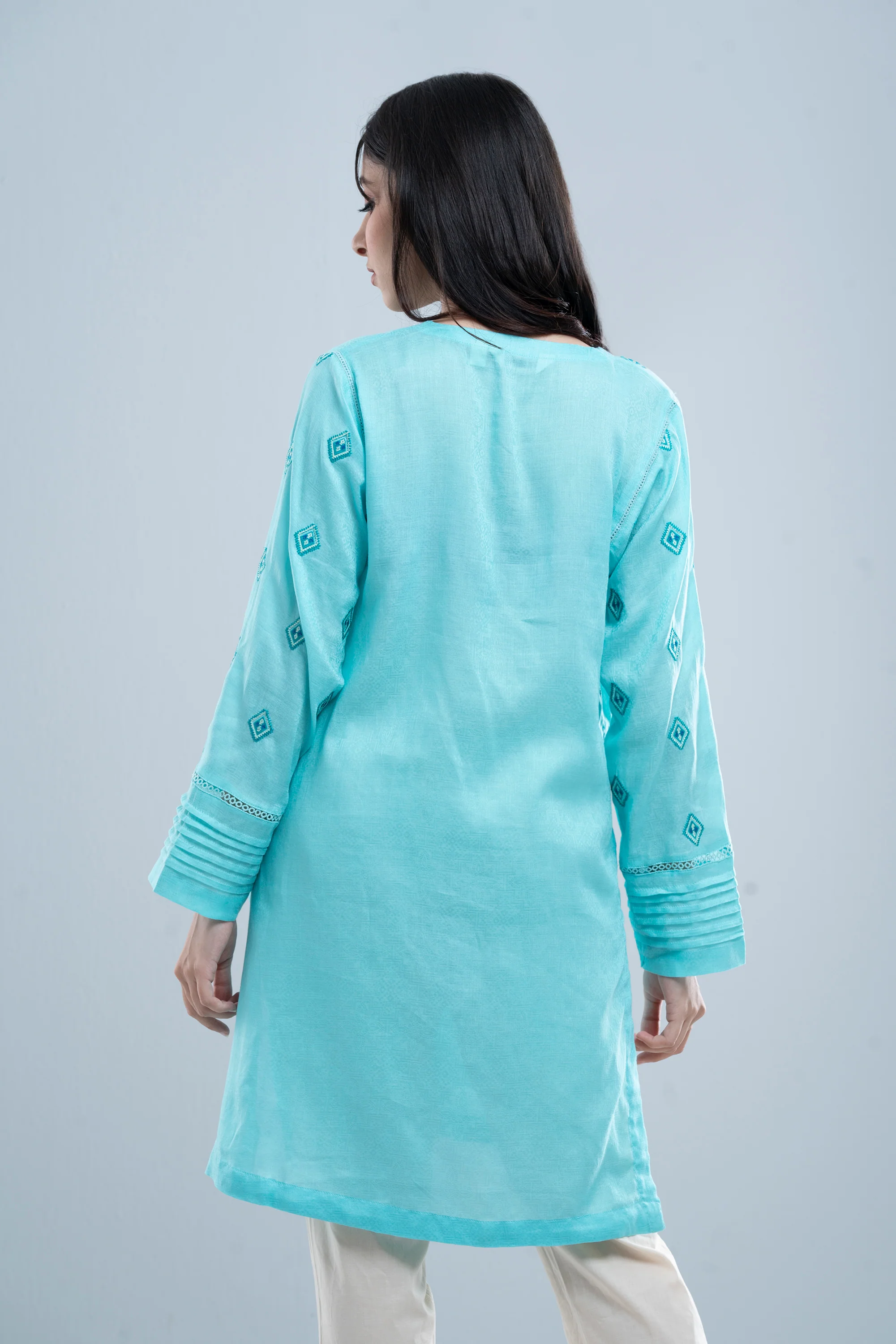 Relaxed Fit Embroidered Lawn Kurta - Image 11