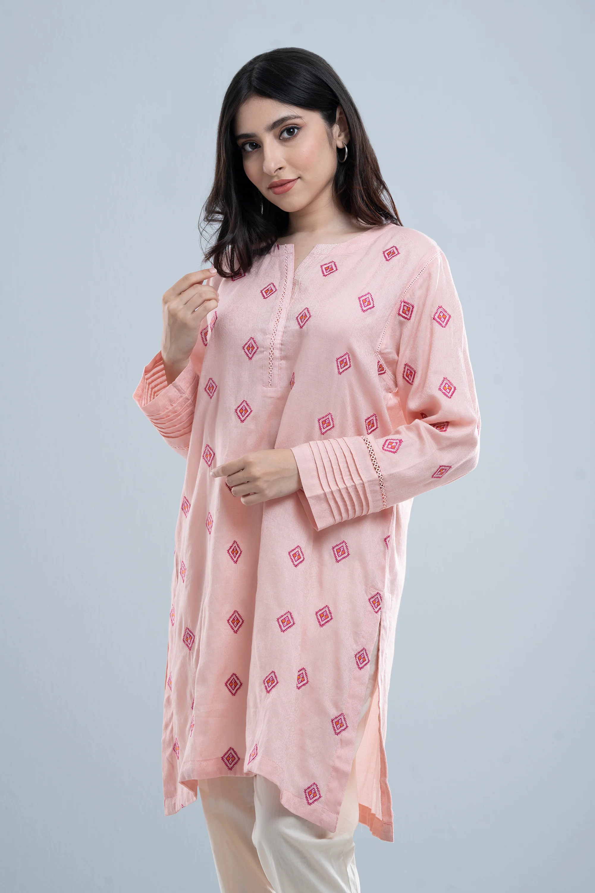Relaxed Fit Embroidered Lawn Kurta - Image 3