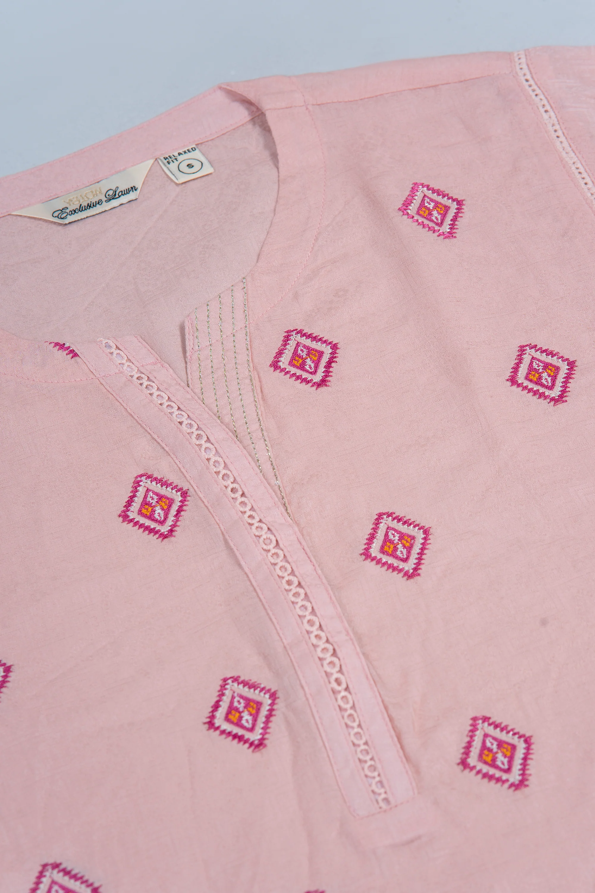 Relaxed Fit Embroidered Lawn Kurta - Image 7