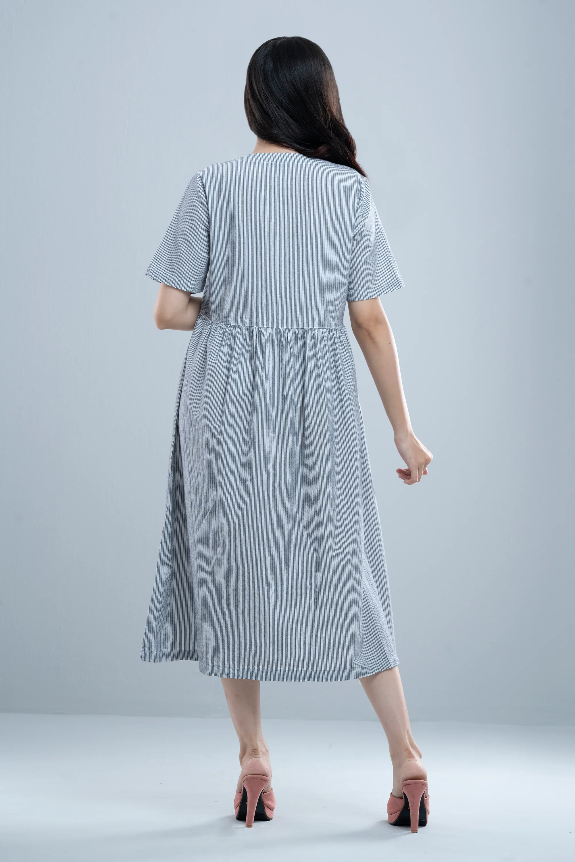 Classic Shirt-Patterned V-Neck Dress - Image 5